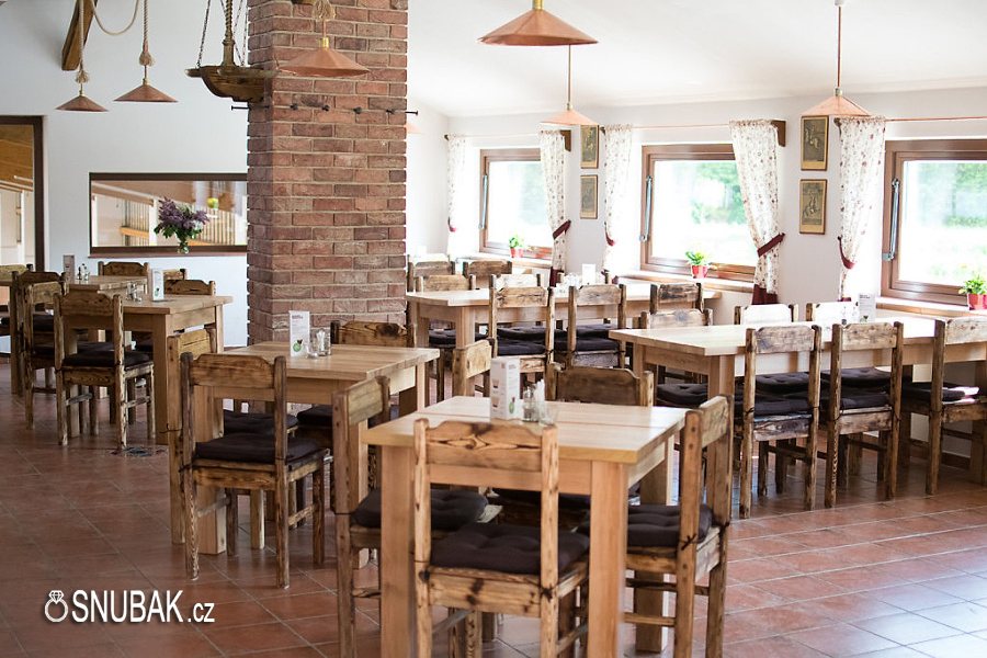 Restaurace a jízdárna Kopanský mlýn Tuchoměřice foto 002